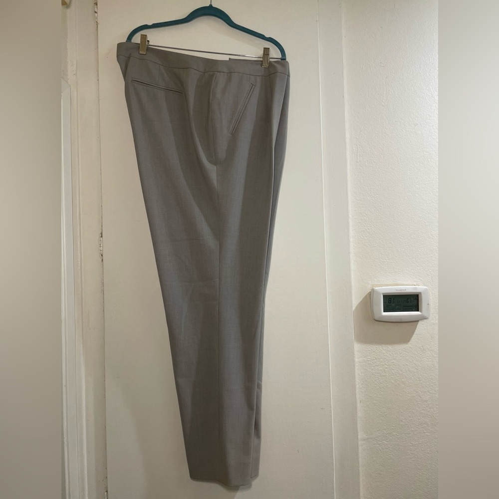 Light gray size 20W dress pants. 31.5 inch inseam.